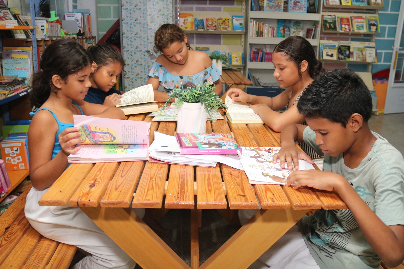 Children fighting judô